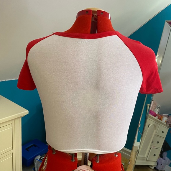 “that’s hot” graphic crop tee - Picture 2 of 2